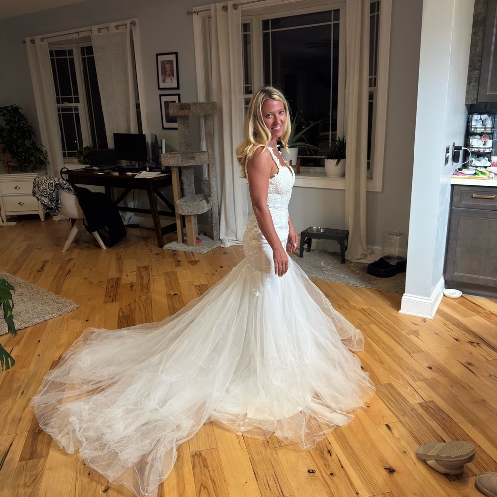 Wedding dress - Picture 6 of 8